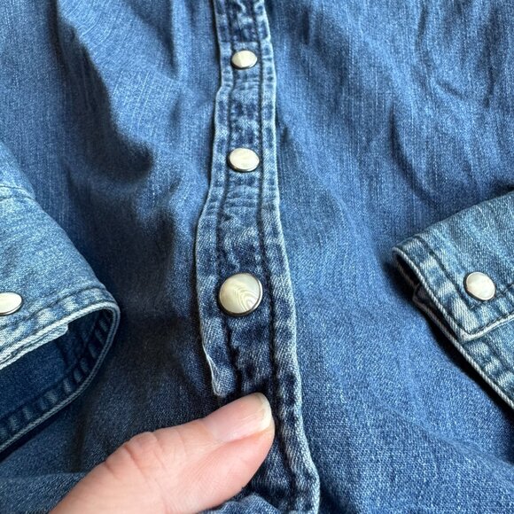 American Eagle Denim Pearl Snap Button Up Ombre Size Small - Picture 6 of 8